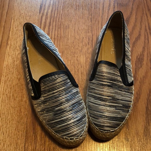 Shoes - Canvas slip on shoe